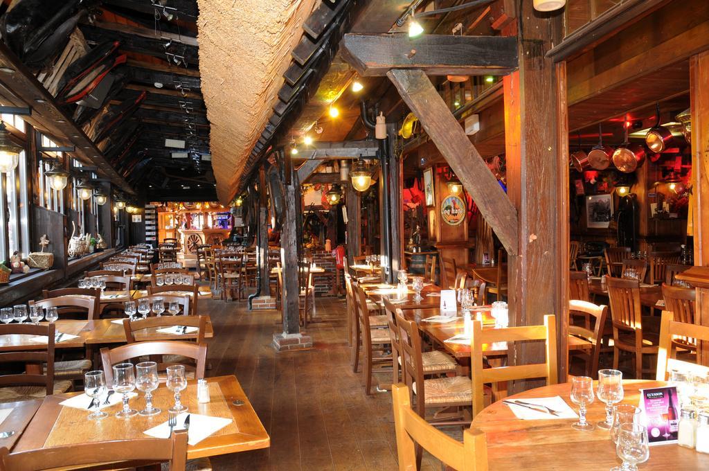 La Taverne Des Deux Augustins Étretat Buitenkant foto