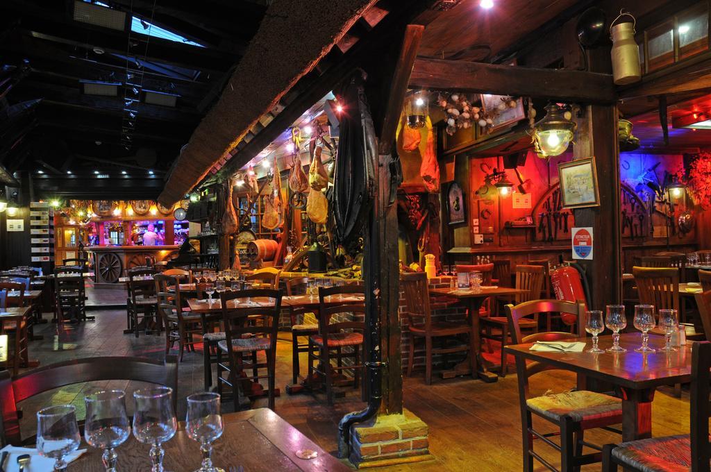 La Taverne Des Deux Augustins Étretat Buitenkant foto