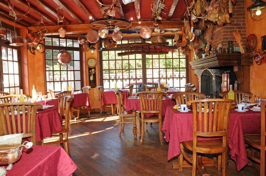 La Taverne Des Deux Augustins Étretat Buitenkant foto